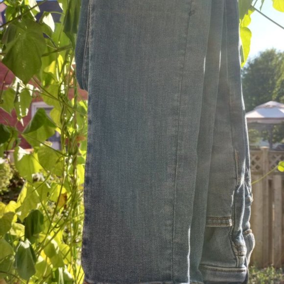 American Eagle Jeans, super high rise jegging, size 2 - Picture 5 of 6